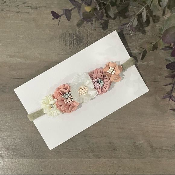 3/$20 🔷 Neutral Cream & Pink Baby Girls Flower Headband - Picture 2 of 3
